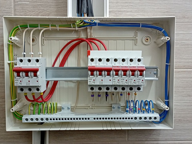 Электромонтажные работы в доме